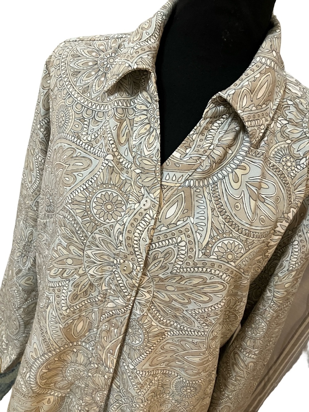 Paisley Button-Down Shirt in Neutral tones Size L  by d&co